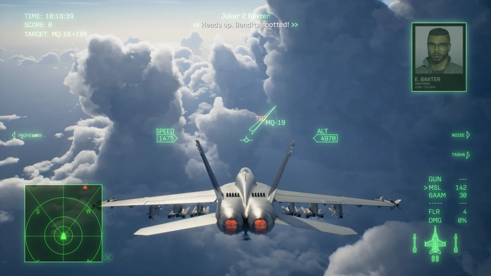 Un F/A-18 vise un drone MQ-19 entre les nuages dans Ace Combat 8