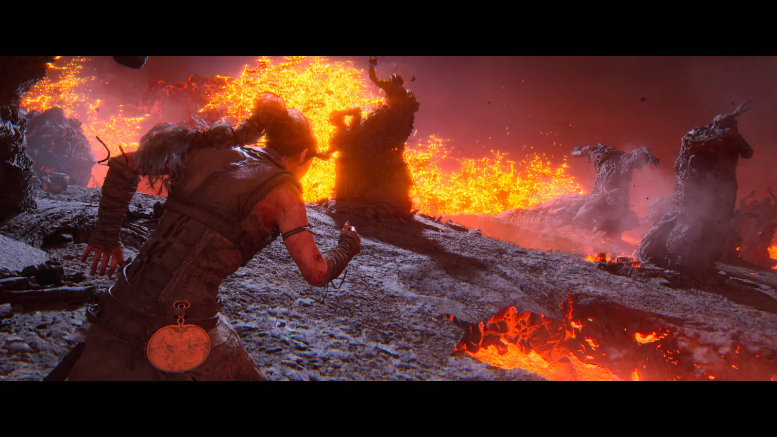 Ninja Theory, Senua face à des géants en flammes dans Hellblade II